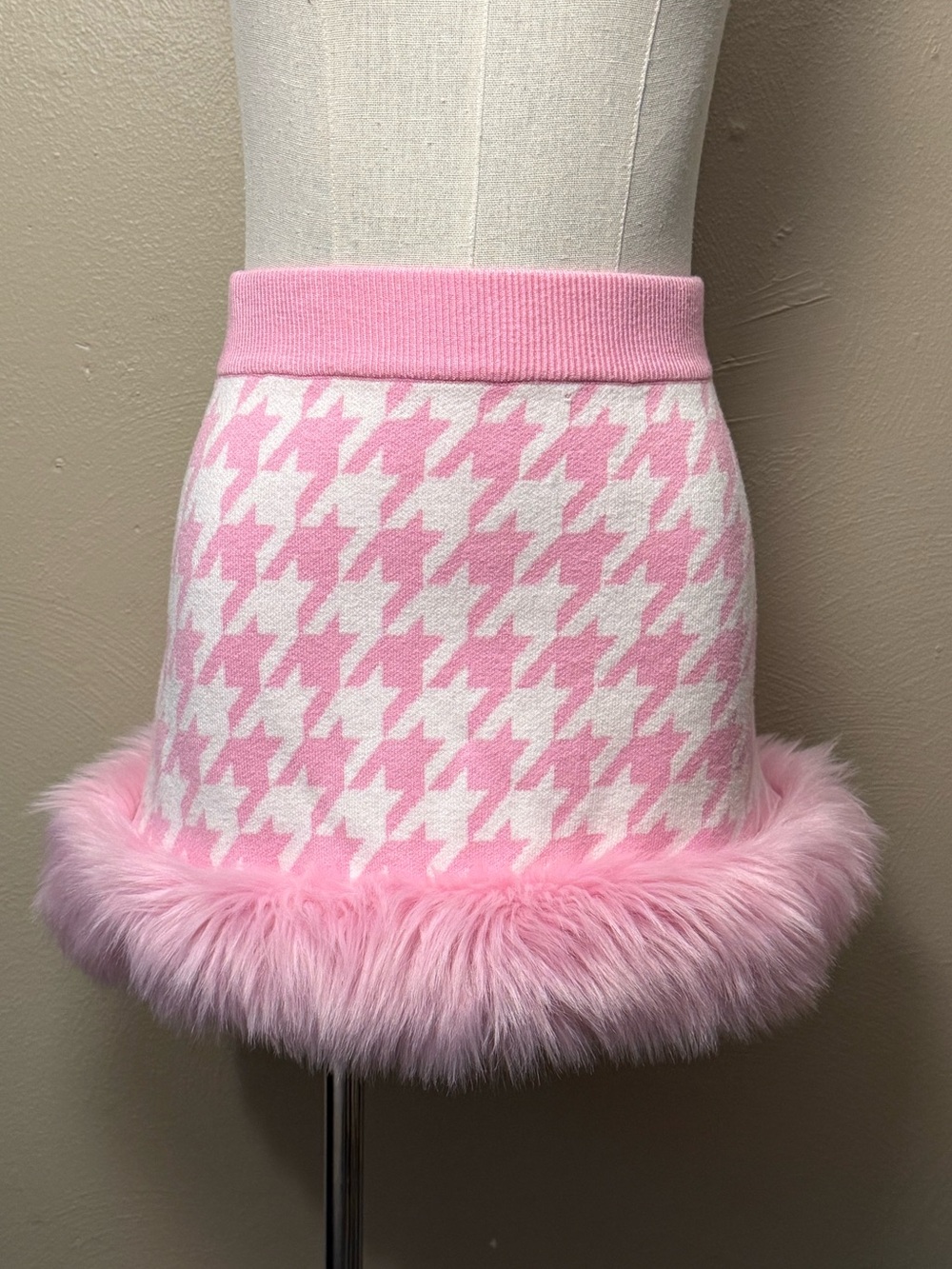 Show Me Your MuMu Fran Pink & White Houndstooth Faux-Fur Trim Mini Skirt Size M